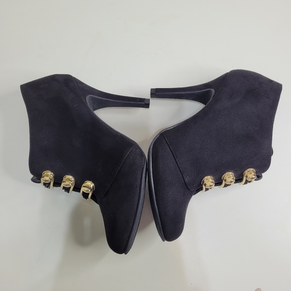 LimeLight Vittoria Black Booties with Gold Hardware Size Women's 7 - Picture 7 of 10